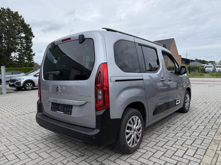 Vehicle Image 10