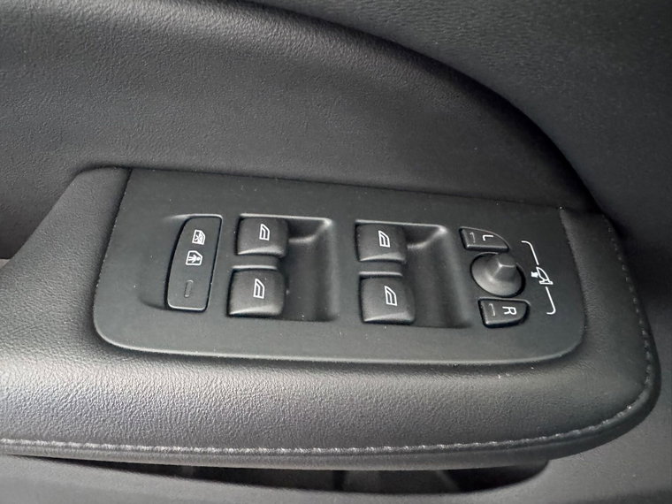 Vehicle Image 27