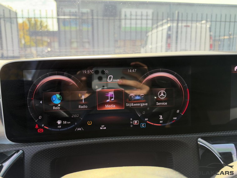 Vehicle Image 38