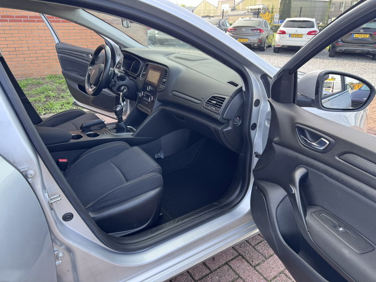 Vehicle Image 29