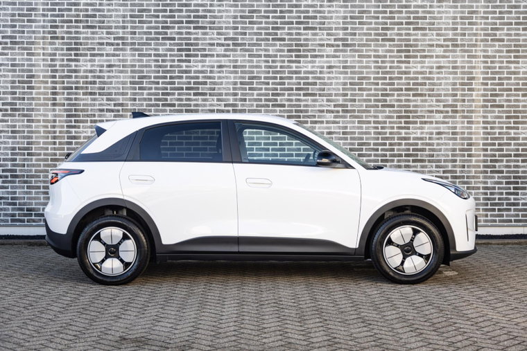 Vehicle Image 13