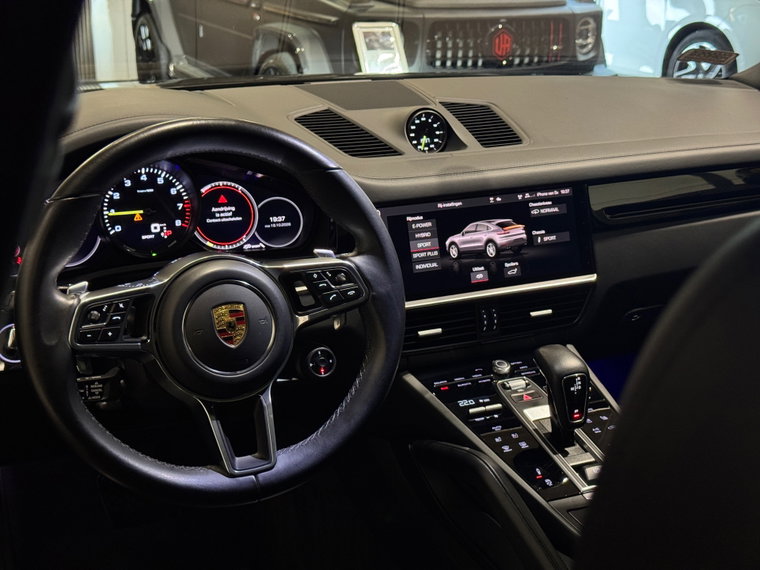 Vehicle Image 35