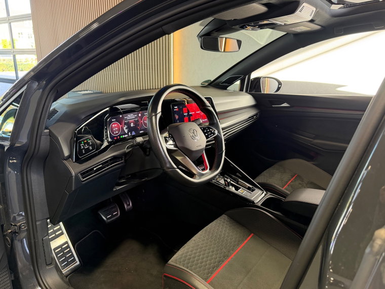 Vehicle Image 25