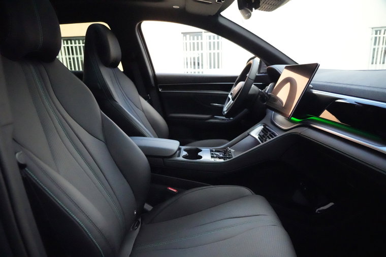 Vehicle Image 9