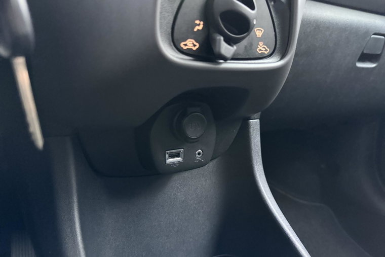 Vehicle Image 21