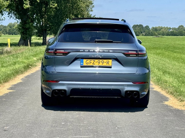 Vehicle Image 32