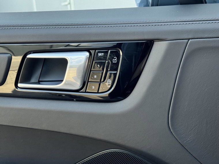 Vehicle Image 40