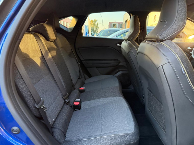 Vehicle Image 35