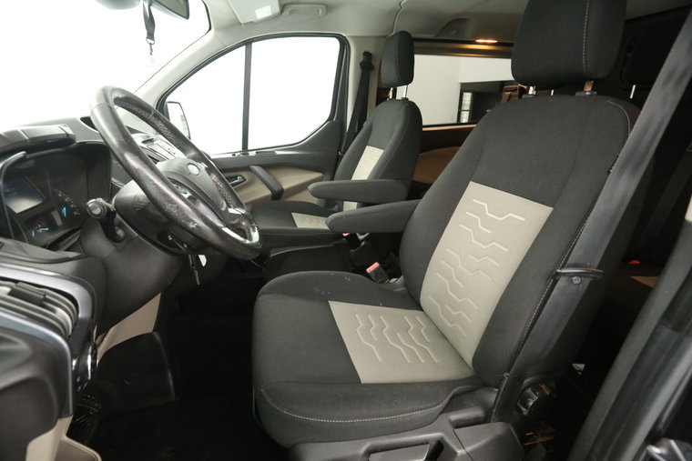 Vehicle Image 12