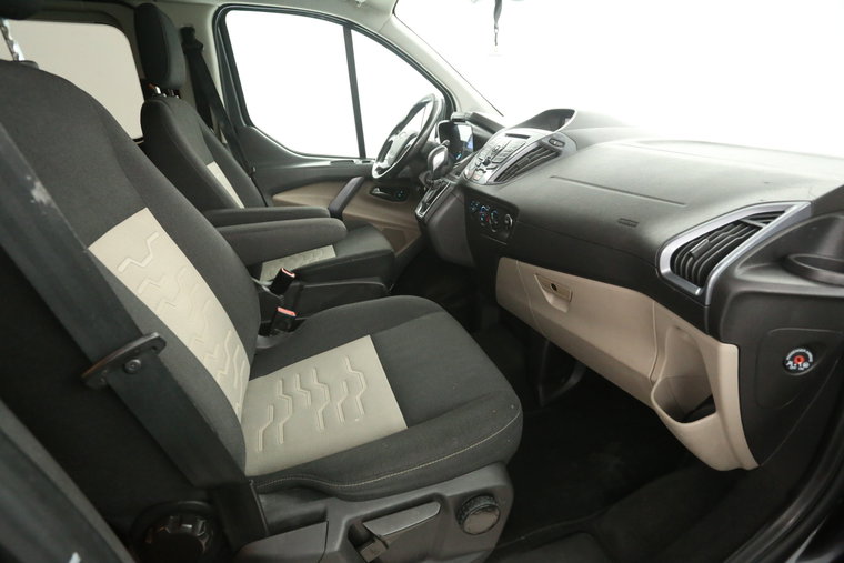 Vehicle Image 25