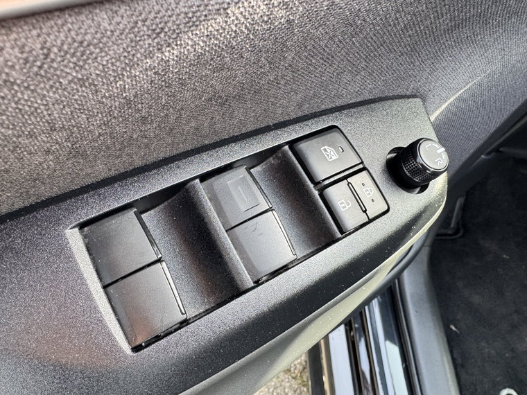 Vehicle Image 25