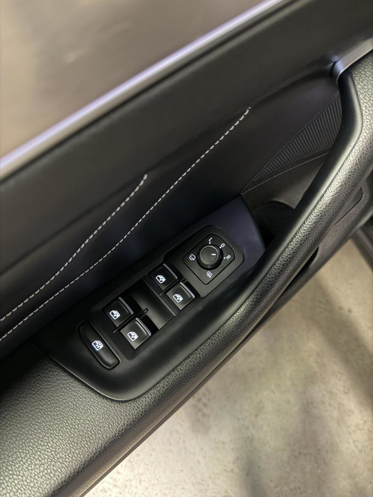 Vehicle Image 38