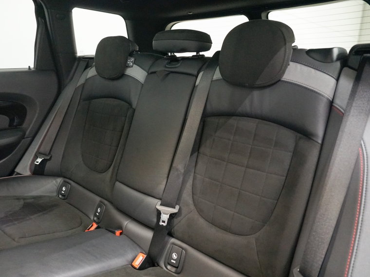 Vehicle Image 32