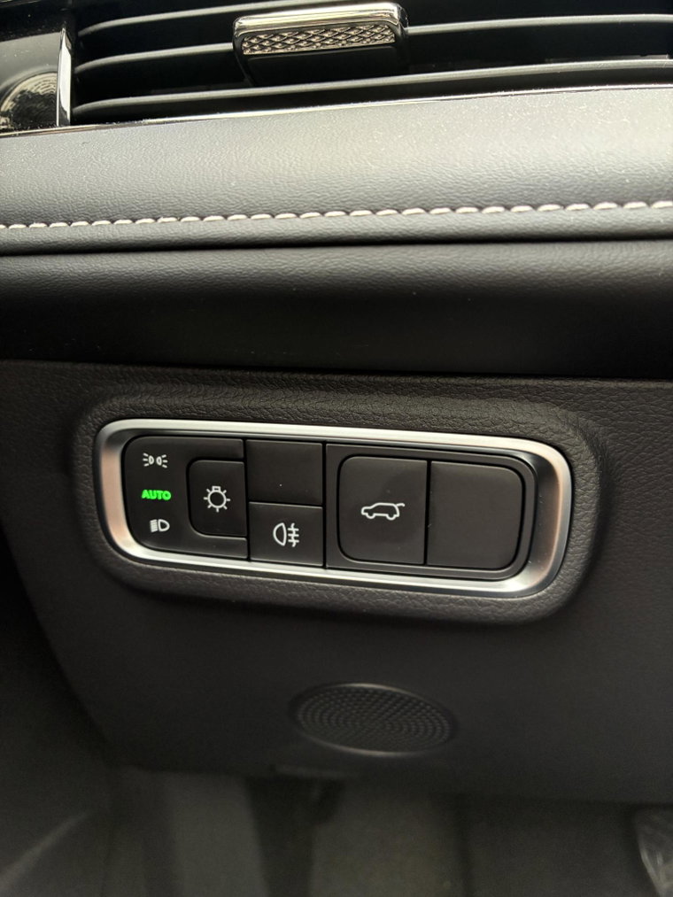 Vehicle Image 33