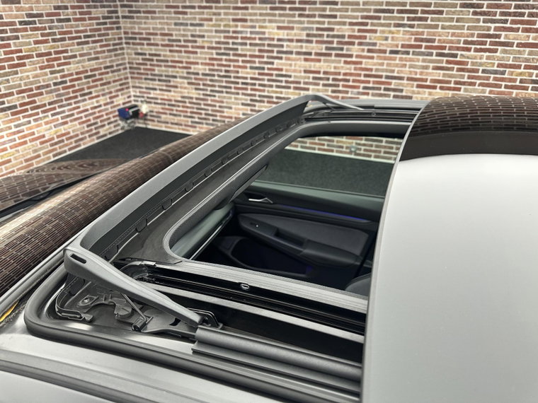 Vehicle Image 32