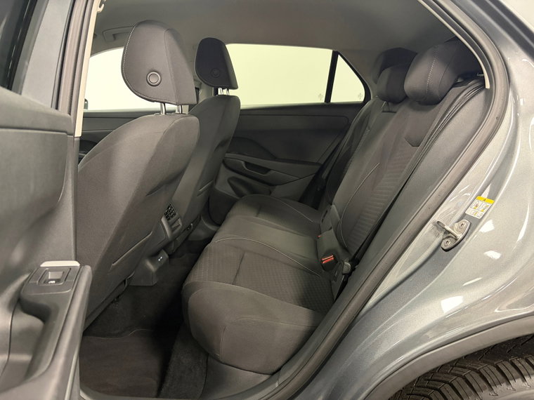 Vehicle Image 37