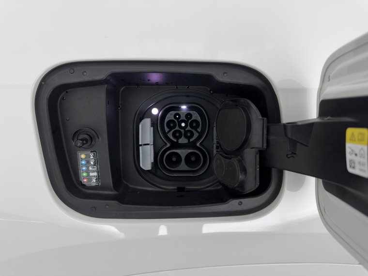 Vehicle Image 32