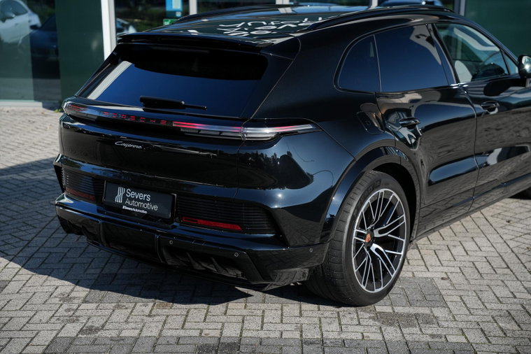Vehicle Image 32