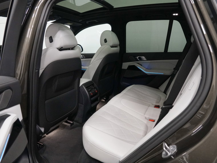 Vehicle Image 33