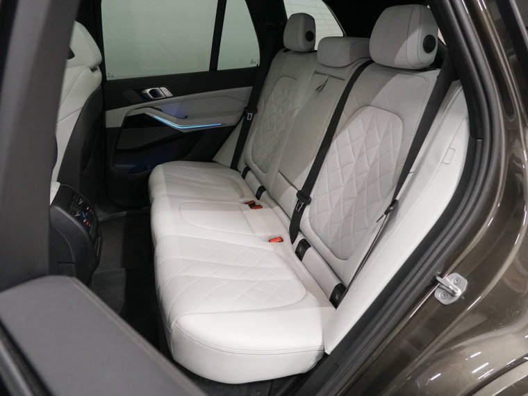 Vehicle Image 35