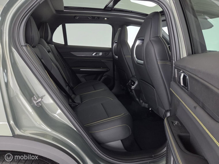 Vehicle Image 16