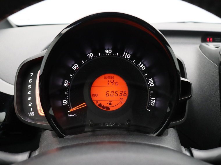 Vehicle Image 25