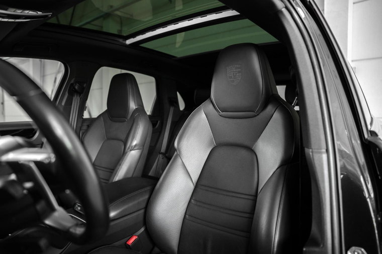 Vehicle Image 11
