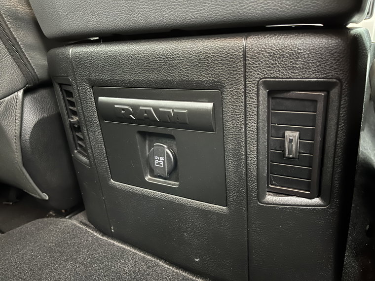 Vehicle Image 32