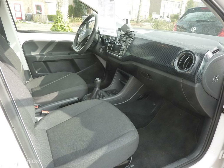 Vehicle Image 9