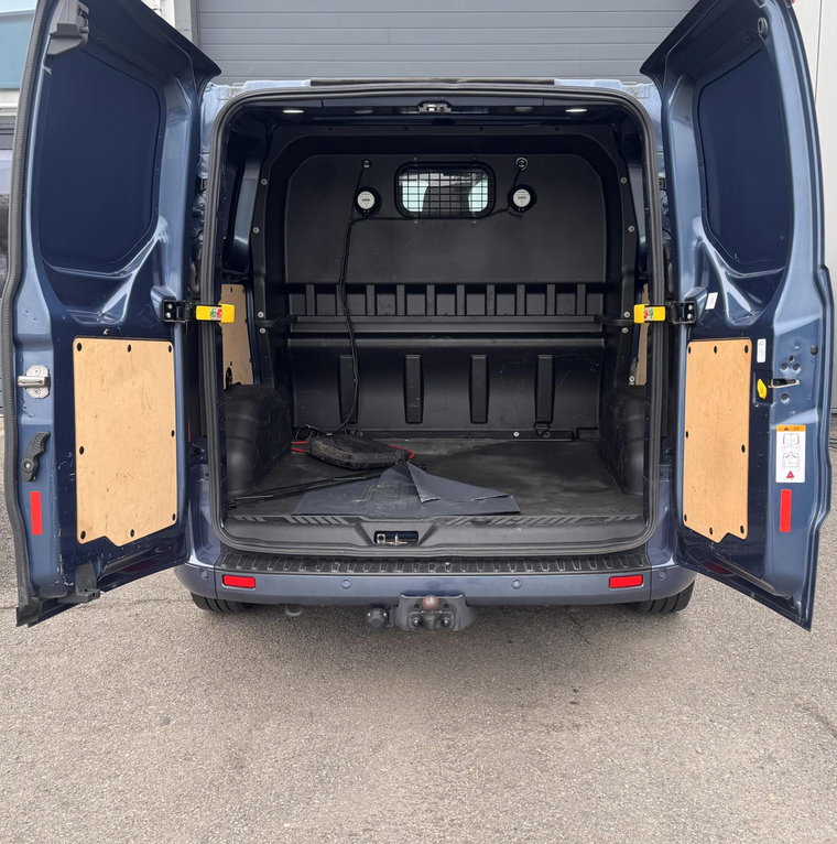 Vehicle Image 9