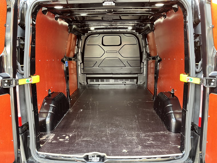 Vehicle Image 25