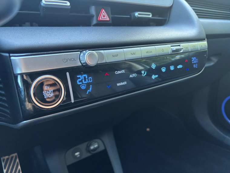 Vehicle Image 25