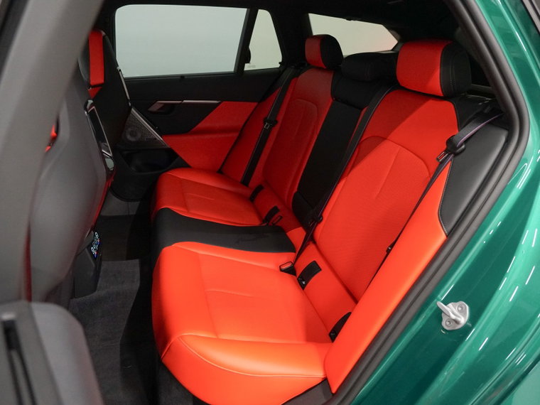 Vehicle Image 33