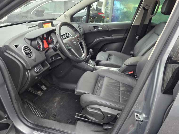 Vehicle Image 16