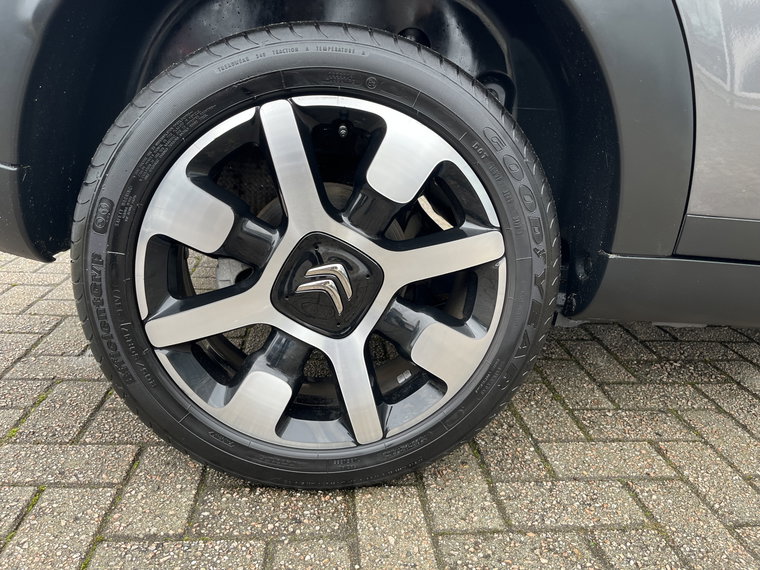 Vehicle Image 31