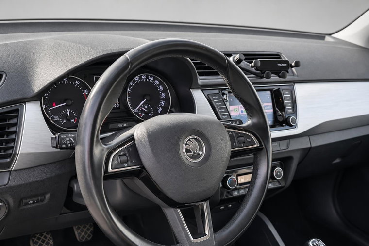 Vehicle Image 12