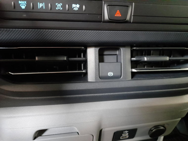 Vehicle Image 26
