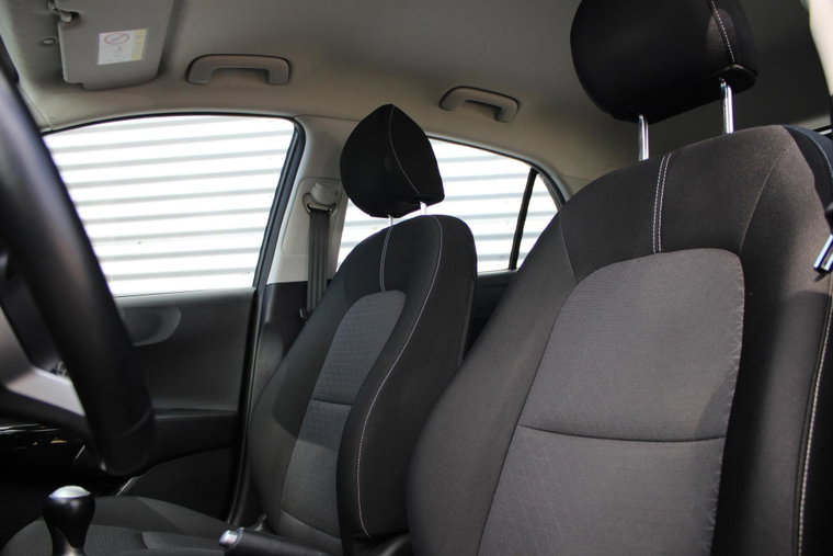 Vehicle Image 12