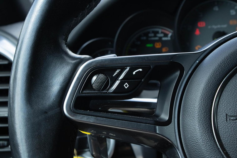 Vehicle Image 32