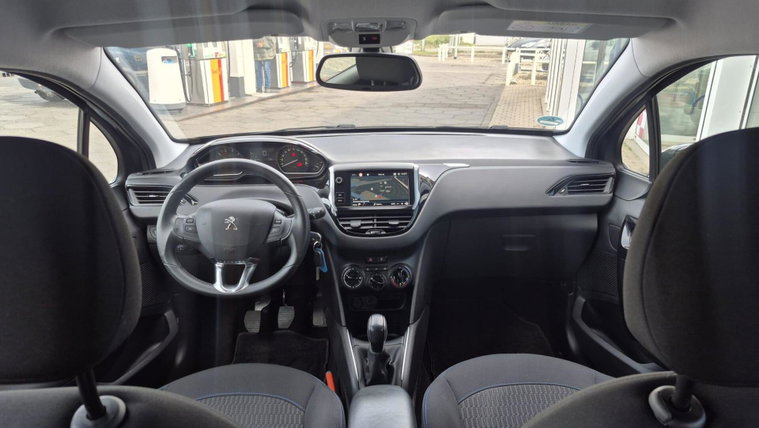 Vehicle Image 16