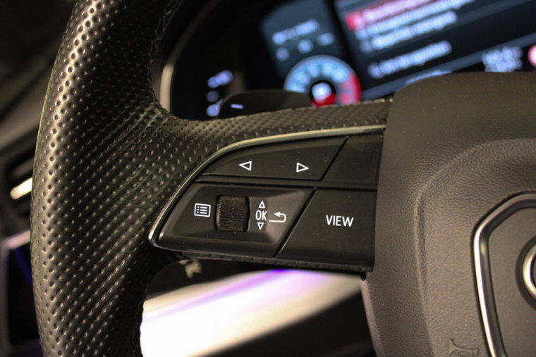 Vehicle Image 32