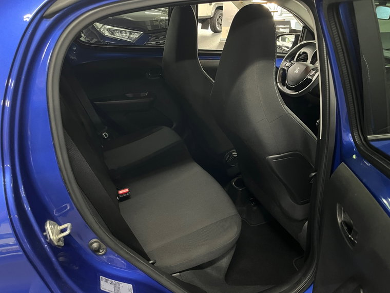 Vehicle Image 23