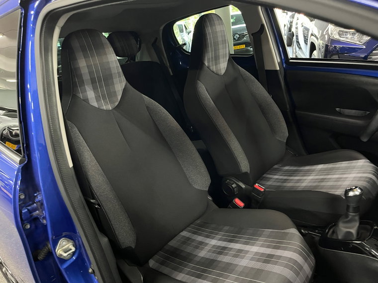 Vehicle Image 36