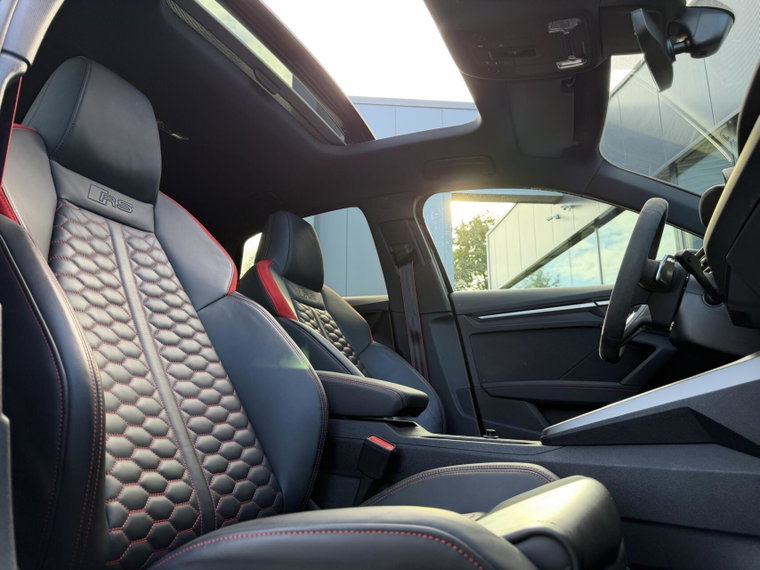 Vehicle Image 37