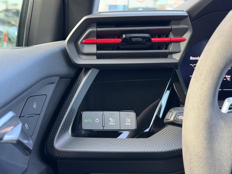 Vehicle Image 40