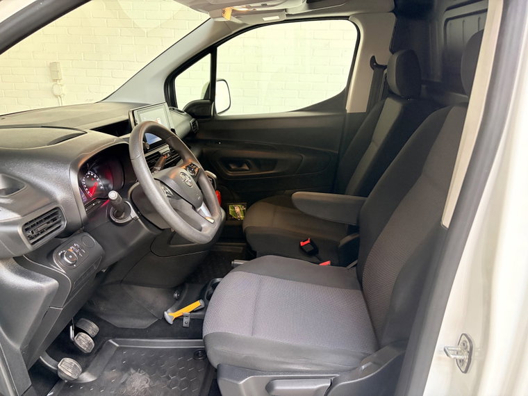Vehicle Image 18