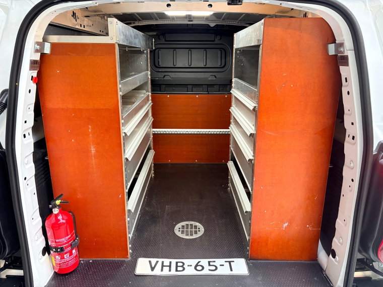 Vehicle Image 32