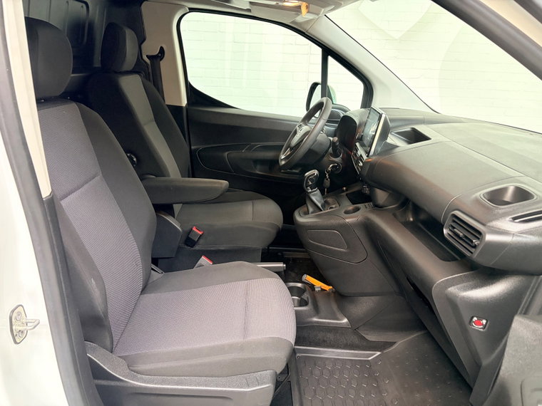 Vehicle Image 35