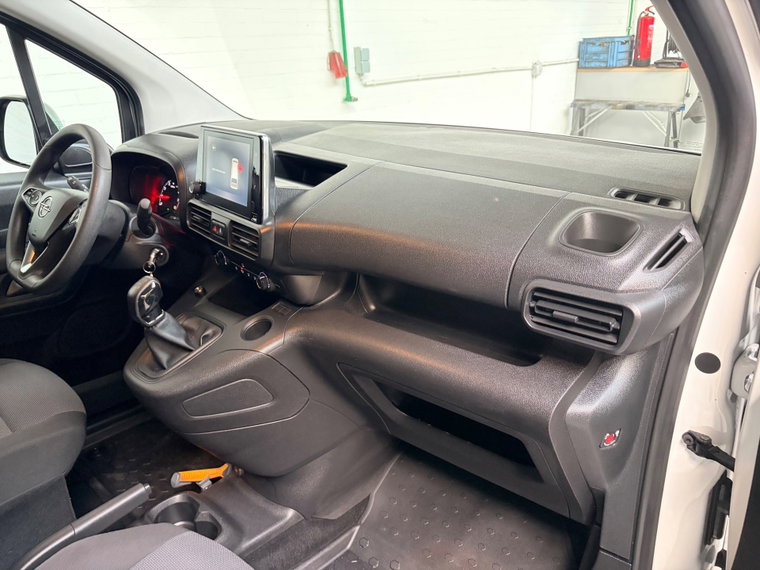 Vehicle Image 36