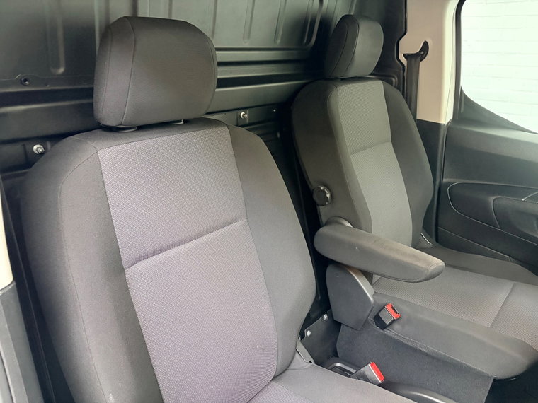 Vehicle Image 37